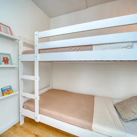 - Haus E, App 0e1101 *